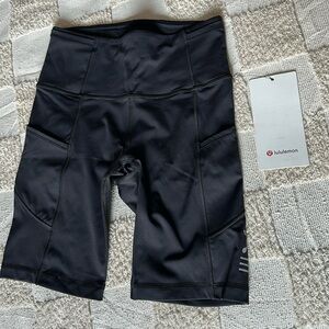 Black Fast and Free HR Lululemon shorts 8inch